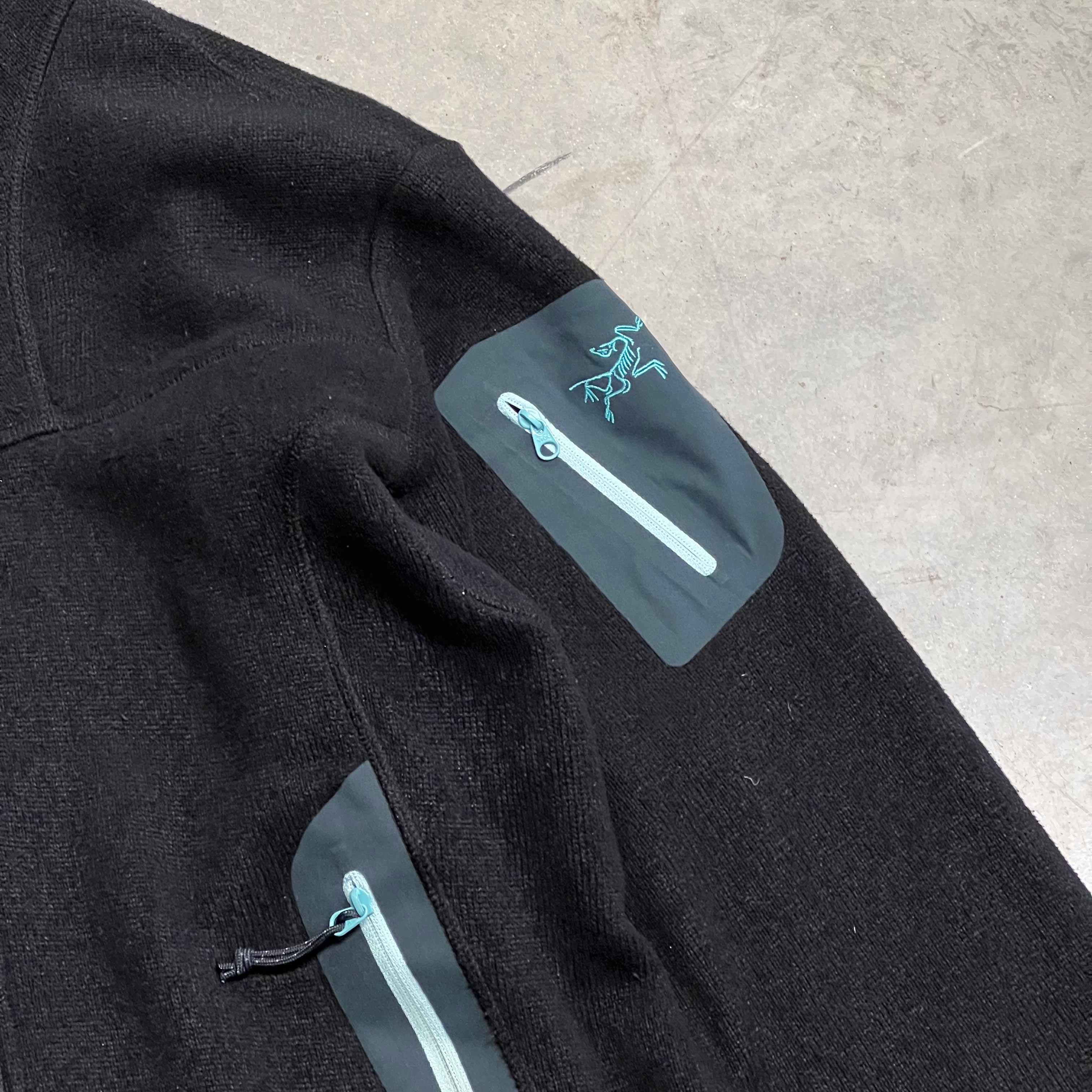 Vintage Arc'teryx Sweatshirt in Black