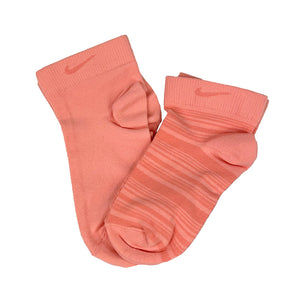 2 Per Pack 2006 Women's Deadstock Vintage Nike Dri-Fit Ultra Thin ankle socks in pink with swoosh logo. Both pairs are different styles to suit your style. Colour: Pink Brand New with Tags - Size on Tag: 5 - 8