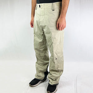 Y2K Deadstock Vintage Nike ACG Cargo Ski Pants in cream with Nike ACG branding. Storm Fit 5 technology to keep you comfortable and dry in rain, sleet, and snow. The seam sealed, breathable fabric completely blocks wind and rain penetration at 5,000mm of water pressure. Cargo trousers style. Plenty of pockets. Boot gaiters. Belt loops for belt adjustment. - Materials: Body: 100% Nylon Fill: 100% Polyester