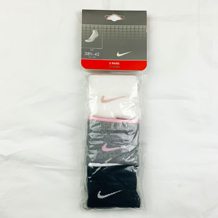 3 Per Pack Y2k Women's Deadstock Vintage Nike Sports Socks in White, Grey and Black. Socks has 3 different coloured Nike Swoosh. Pink swoosh, pink swoosh and white swoosh Colour: White, Grey & Black  Brand New with Tags -  Size on Tag: 5 - 8  All our items are of vintage conditions. This means some items may show signs of minor wear. Any major defects will be pictured and stated in the description