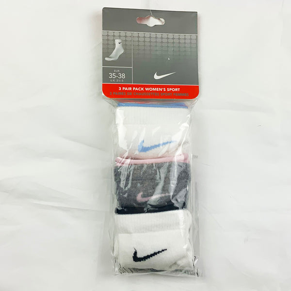 3 Per Pack Y2k Women's Deadstock Vintage Nike Sports Socks in White and Grey. Socks has 3 different coloured Nike Swoosh. Blue swoosh, pink swoosh and black swoosh Colour: White & Grey  Brand New with Tags -  Size on Tag: 2.5 - 5  All our items are of vintage conditions. This means some items may show signs of minor wear. Any major defects will be pictured and stated in the description