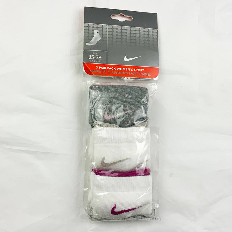 3 Per Pack Y2k Women's Deadstock Vintage Nike Sports Socks in White and Grey. Socks has 3 different coloured Nike Swoosh. Pink swoosh, grey swoosh and purple swoosh Colour: White & Grey  Brand New with Tags -  Size on Tag: 2.5 - 5  All our items are of vintage conditions. This means some items may show signs of minor wear. Any major defects will be pictured and stated in the description