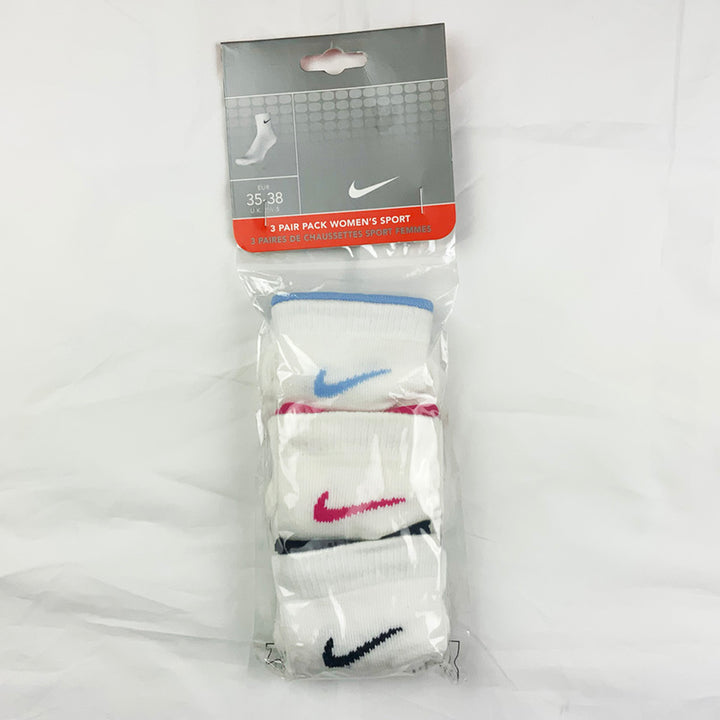 3 Per Pack Y2k Women's Deadstock Vintage Nike Sports Socks in White. Socks has 3 different coloured Nike Swoosh. Blue swoosh, pink swoosh and black swoosh Colour: White  Brand New with Tags -  Size on Tag: 2.5 - 5  All our items are of vintage conditions. This means some items may show signs of minor wear. Any major defects will be pictured and stated in the description