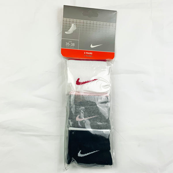 3 Per Pack Y2k Women's Deadstock Vintage Nike Sports Socks in White, Grey and Black. Socks has 3 different coloured Nike Swoosh. Hot Pink swoosh, pink swoosh and white swoosh Colour: White, Grey & Black  Brand New with Tags -  Size on Tag: 2.5 - 5  All our items are of vintage conditions. This means some items may show signs of minor wear. Any major defects will be pictured and stated in the description