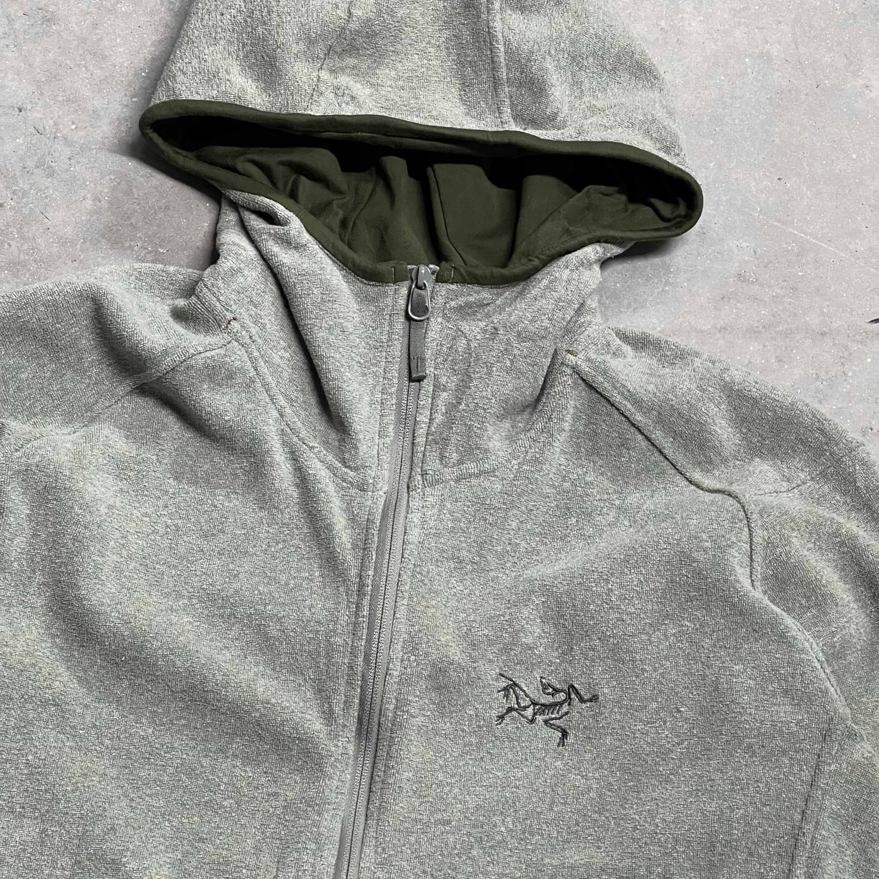 Vintage Arc'teryx Hoodie in Grey