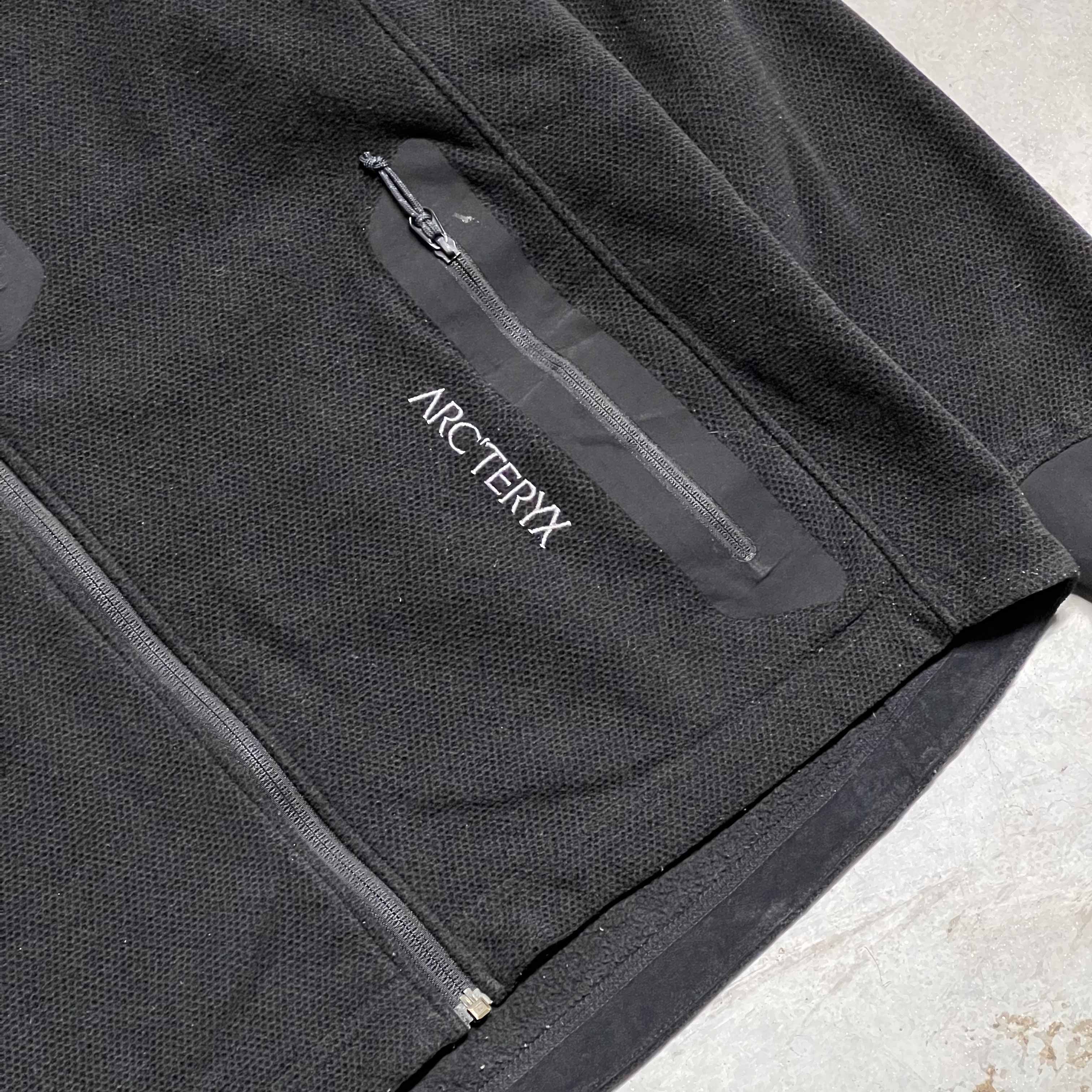 Vintage Arc'teryx Sweatshirt in Black