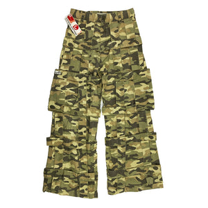 Deadstock Vintage Criminal Damage Lattice Cargo Trousers in Camo Green with Criminal Damage branding. High-waisted trousers. Pockets to sides. Belt loops for belt adjustment. 