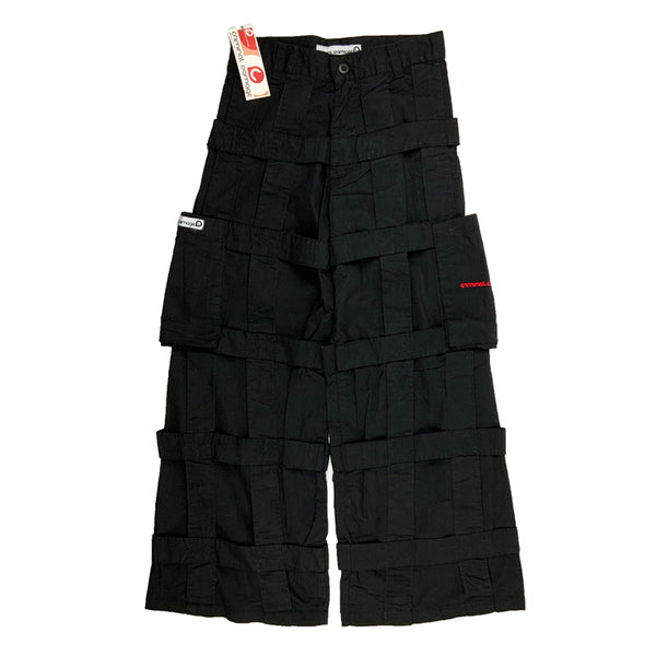 ﻿Deadstock Vintage Criminal Damage Lattice Cargo Trousers in black with Criminal Damage branding. High-waisted trousers. Pockets to sides. Belt loops for belt adjustment.