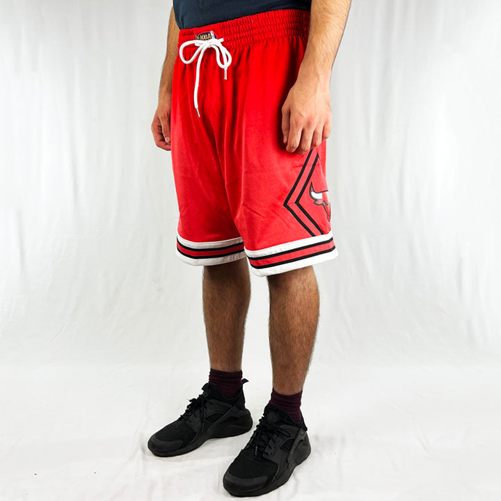 Chicago Bulls 1997-98 NBA Finals basketball shorts in red made by Hardwood Classics x Mitchell & Ness. Swingman Collection. 1997-98 Chicago bulls tag to inside of shorts. Embroidered NBA Finals 1997 to front. Adjustable drawstring. Chicago bulls logo to side of shorts. Pockets to sides. Material: Polyester Colour: Red Condition: Like Brand New - Size on Tag: Large Measurements: Length: 20 Inches Waist: Adjustable drawstrings