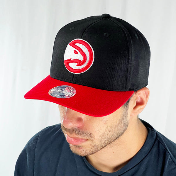 Support the NBA basketball team Atlanta Hawks with this low profile snapback cap. Finished in black and paired with a red flat visor, the fitted crow features the Atlanta Hawks logo fully fitted for your complete comfort in a range of sizes. Mitchell & Ness embroidery to rear Colour: Black & Red Brand New with Tags - Size on Tag: One Size