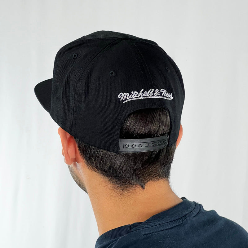 Mitchell & Ness San Antonio Spurs Snapback Hat - Core Basic Adjustable Cap, White/Black, Hardwood Classics