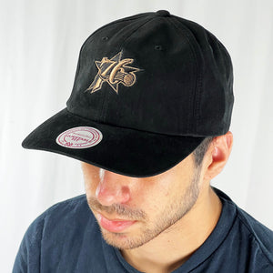 Support the NBA Philadelphia 76ers basketball team with this low profile strapback cap. Finished in black and paired with a curved visor, the fitted crow features the iconic Philadelphia 76ers logo fully fitted for your complete comfort in a range of sizes. Mitchell & Ness embroidery to rear Colour: Black Brand New with Tags - Size on Tag: One Size