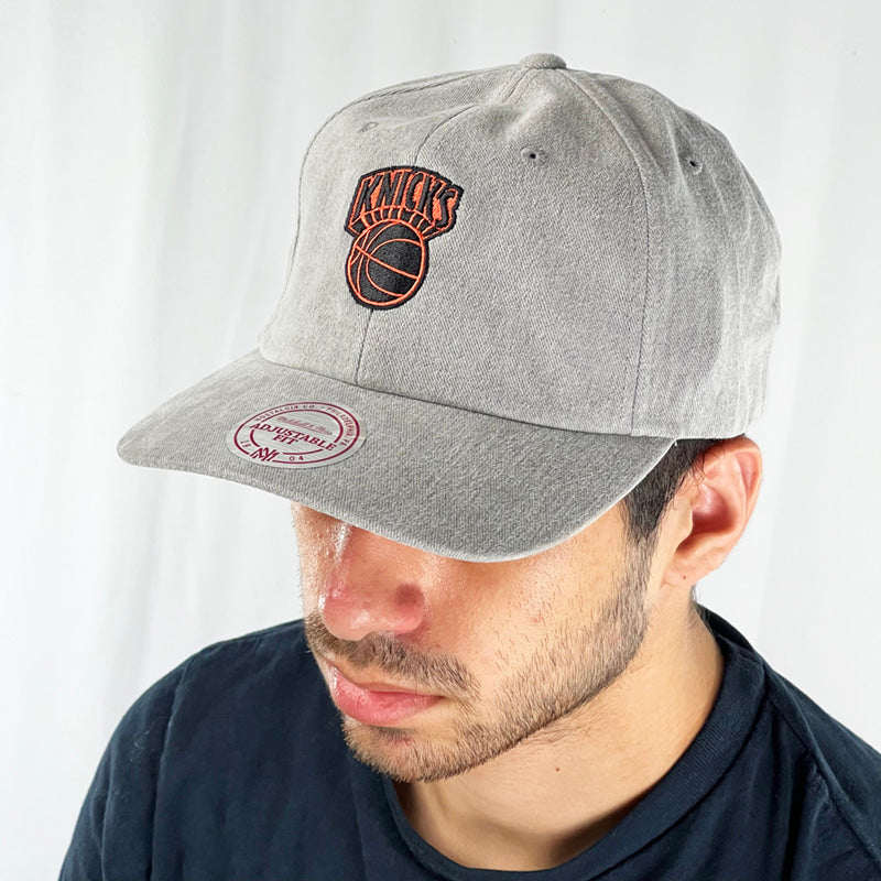 Support the NBA New York Knicks basketball team with this low profile strapback cap. Finished in grey and paired with a curved visor, the fitted crow features the iconic New York Knicks logo fully fitted for your complete comfort in a range of sizes. Mitchell & Ness embroidery to rear Colour: Grey Brand New with Tags - Size on Tag: One Size
