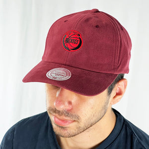 Support the NBA Houston Rockets basketball team with this low profile snapback cap. Finished in red and paired with a curved visor, the fitted crow features the Houston Rockets logo fully fitted for your complete comfort in a range of sizes. Mitchell & Ness embroidery to rear. Cotton material. Colour: Red Brand New with Tags - Size on Tag: One Size