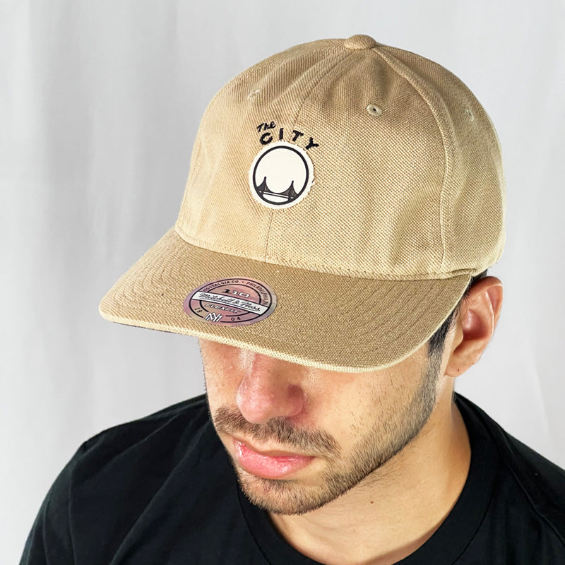 Support the NBA Golden State Warriors basketball team with this low profile snapback cap. Finished in beige and paired with a curved visor, the crow features the Golden State Warriors logo fully fitted for your complete comfort in a range of sizes. Mitchell & Ness embroidery to rear Colour: Beige Brand New with Tags - Size on Tag: One Size