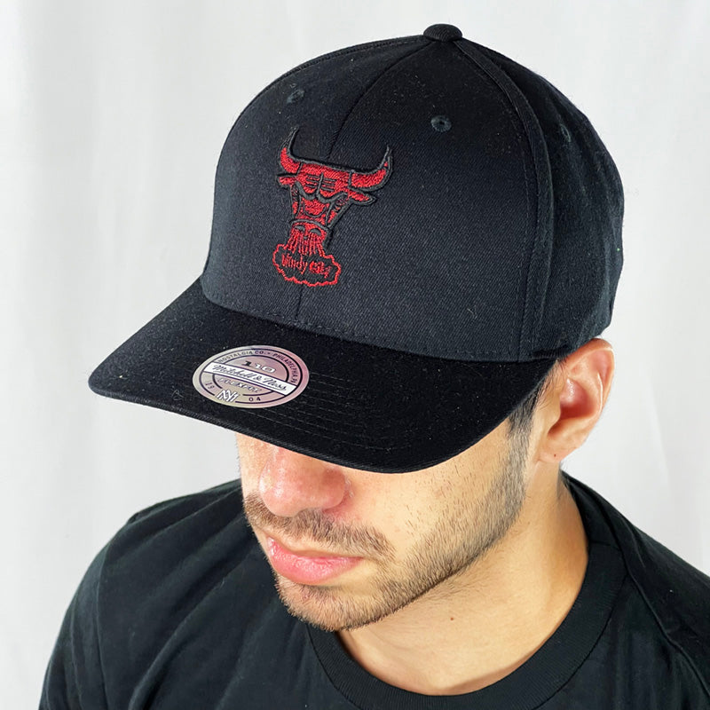 Support the NBA Chicago Bulls basketball team with this low profile snapback cap. Finished in black and paired with a curved visor, the fitted crow features the iconic Chicago bulls logo with the windy city spellout fully fitted for your complete comfort in a range of sizes. Mitchell & Ness embroidery to rear Colour: Black Brand New with Tags - Size on Tag: One Size