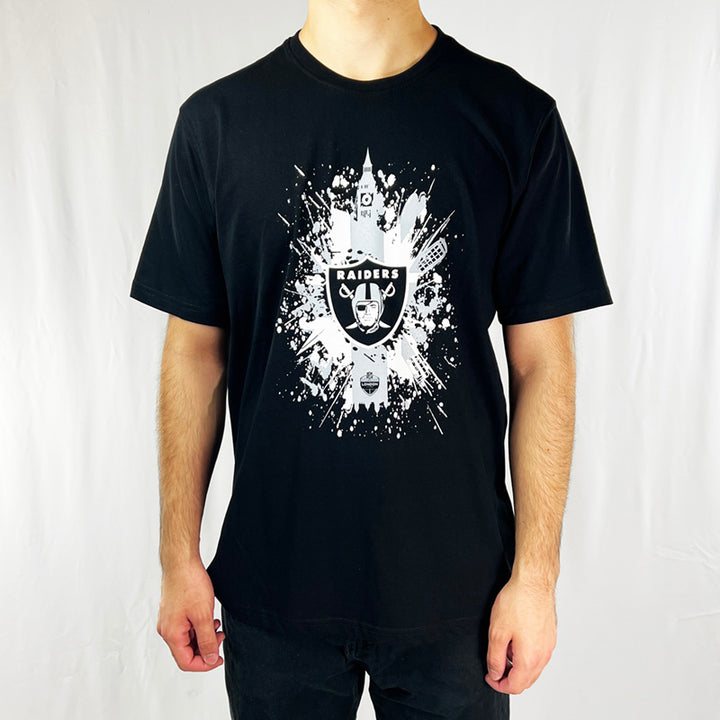 Support the Oakland Raiders NFL team with this insane t-shirt in black colourway. Splatter design with Raiders logo to centre. Short sleeve t-shirt with crewneck. Material: 100% Cotton Colour: Black Brand New with Tags - Size on Tag: Large Measurements: Pit to Pit: 21.5 Inches Length: 29 Inches