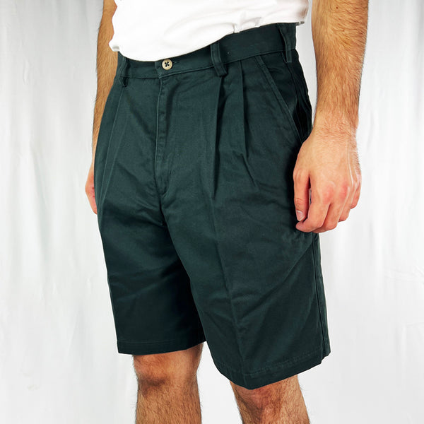 90s Deadstock Vintage Nike Golf shorts in dark green. Nike Golf branding to rear. Pockets to sides and button closure pockets to rear. Belt loops for adjustable waist. Zip closure with button to front. Chino style streetwear clothing. Material: 100% Cotton Colour: Green Brand New with Tags - Size on Tag: 30 Measurements: Length: 20 Inches Waist: 30 Inches