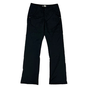 2007 Women's Deadstock Vintage Nike ACG Cargo Trousers in Black. Nike ACG branding. Thermore technology fleeced inner layer. Button closure to waist. Pockets to front and back. Low rise fit. - Materials: Polyester - Colour: Black Brand New with Tags