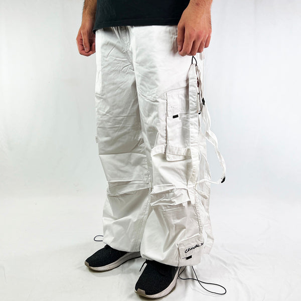 Super cute Youth Deadstock Vintage Criminal Damage parachute cargo trousers in white with Criminal Damage embroidered logo. Cord to waist. Plenty of pockets to sides and back. Lattice carnaby style. Adjustable cord to hem. Due to age you may need to tie the pull cord to keep in place