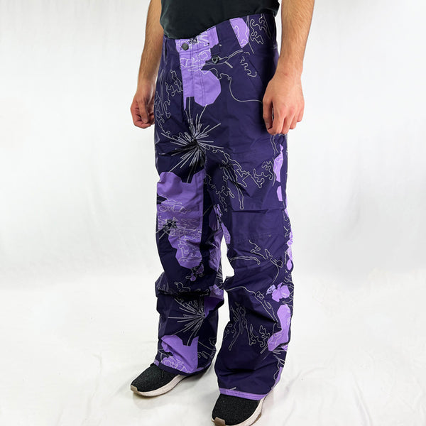 Y2K Women's Deadstock Vintage Nike ACG Ski Pants in Purple with Nike ACG branding. Clima-Fit technology. Funky design. Fleeced inner layer. Zip pockets to sides. Boot gaiters. Belt loops for belt adjustment. - Materials: Nylon - Colour: Purple Brand New with Tags