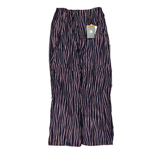 Y2K Women's Deadstock Vintage Nike ACG Cargo Ski Pants in purple with Nike ACG branding. Storm-Fit technology. Thermore light insulation fleeced inner layer. Zip pockets. Boot gaiters. Belt loops for belt adjustment. - Materials: Polyester - Colour: Purple Brand New with Tags