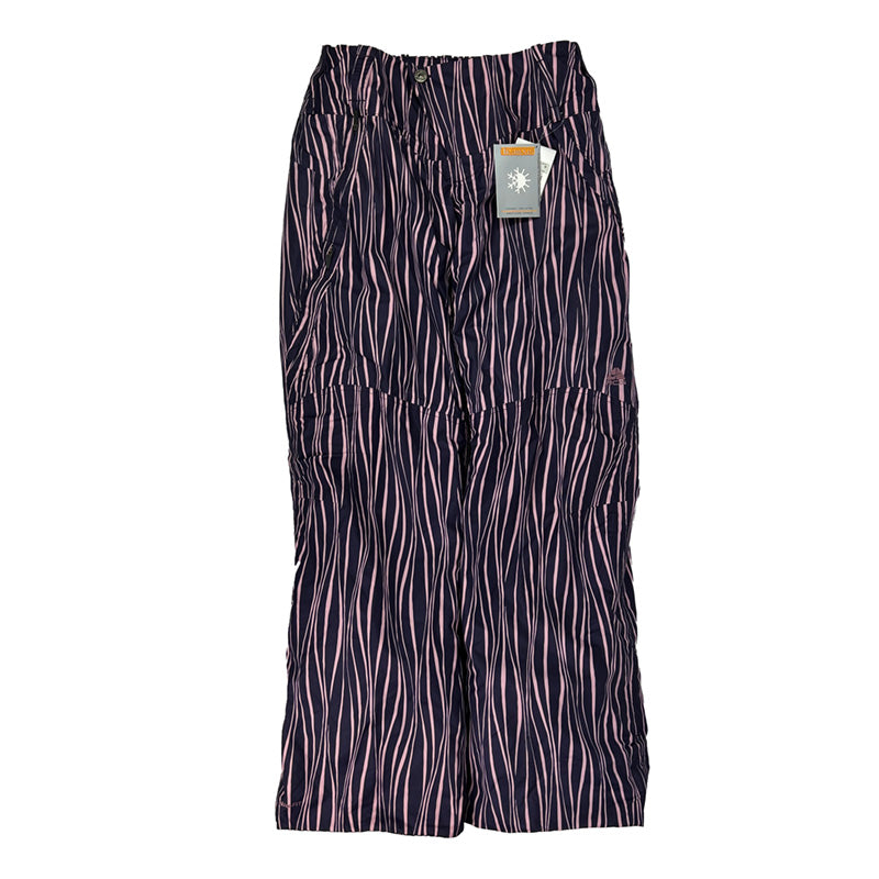 Y2K Women's Deadstock Vintage Nike ACG Cargo Ski Pants in purple with Nike ACG branding. Storm-Fit technology. Thermore light insulation fleeced inner layer. Zip pockets. Boot gaiters. Belt loops for belt adjustment. - Materials: Polyester - Colour: Purple Brand New with Tags