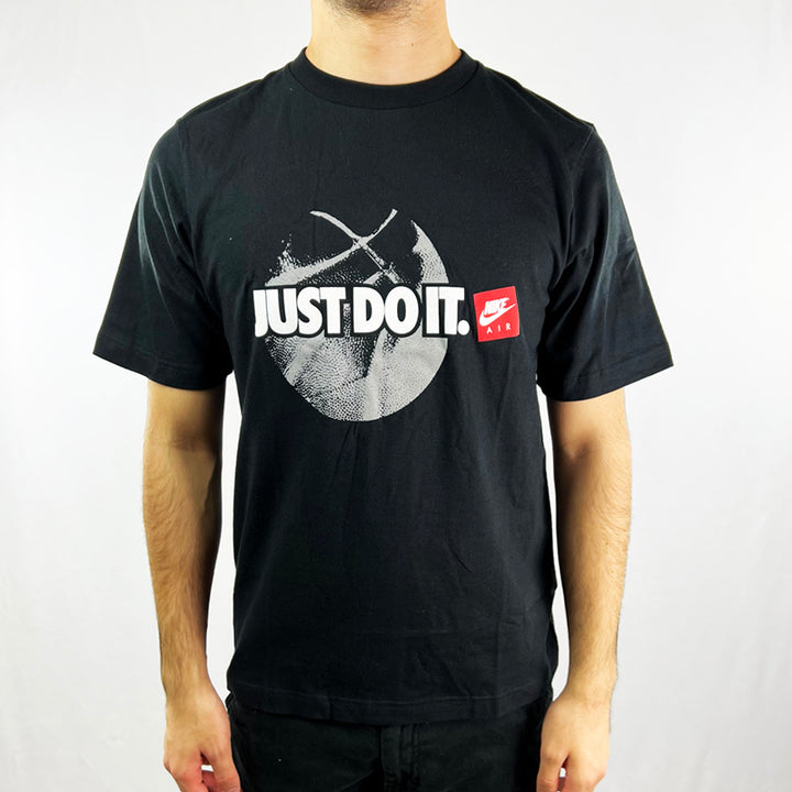 Y2K Deadstock Vintage Nike Just Do It t-shirt in black. Spellout 'JUST DO IT' and Nike logo across chest with basketball image. Crew neck t-shirt. Material: 100% Organic Cotton Colour: Black Brand New with Tags