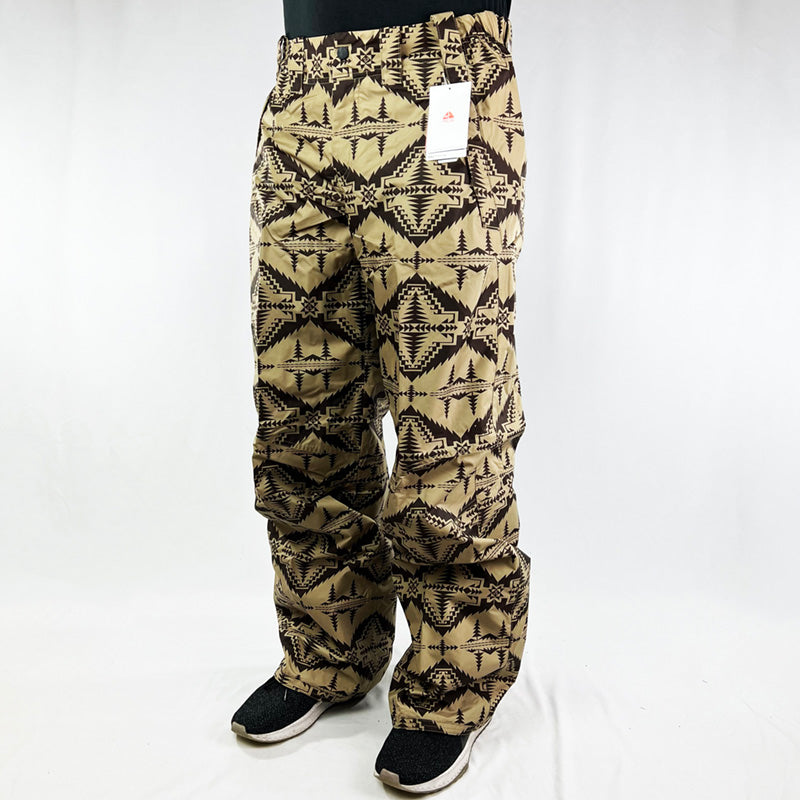 Y2K Women's Deadstock Vintage Nike ACG Cargo Ski Pants in beige with Nike ACG branding. Storm-Fit technology. Fleeced inner layer. Zip pockets. Boot gaiters. Belt loops for belt adjustment. Baggy fit. - Materials:  Polyester - Colour: Beige Brand New with Tags