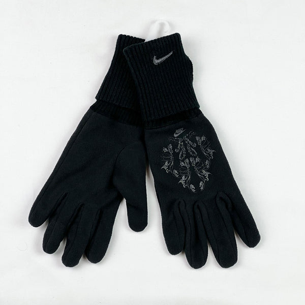 Y2K Womens Deadstock Vintage Nike floral gloves in black with Nike branding and floral design.  - Colour: Black Brand New with Tags - Size on Tag: M/L