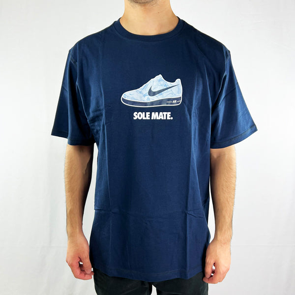 Y2K Deadstock Vintage Nike t-shirt in navy blue. Nike Air Force 1 graphic trainers with soul mate spellout. Nike logo to back of neck. Crew neck t-shirt. - Material: 100% Cotton Colour: Navy Blue Brand New with Tags - Size on Tag: Large Measurements: Pit to Pit: 22 Inches Length: 30 Inches