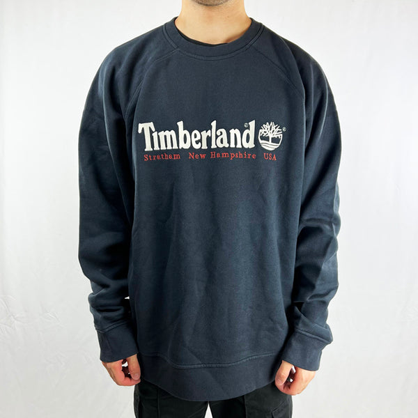 Timberland spellout sweatshirt in navy blue. Embroidered spellout big logo across chest. Embroidered logo to back of neck. Comfortable and cosy. - Materials: Cotton/Polyester - Size on Tag: XL Measurements: Pit to Pit: 25.5 Inches Length: 29 Inches
