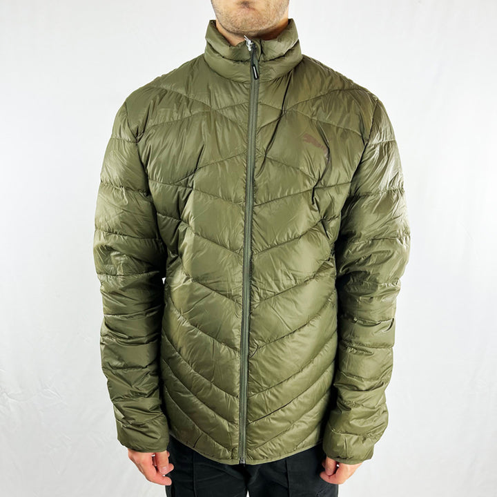 Deadstock Puma quilted puffer jacket in khaki. Puma logo to chest. Zip pockets to front. Zip closure to jacket. Padded. 600 down fill power. - Materials: Shell: 100% Polyester Fill: Down - Colour: Khaki Brand New with Tags