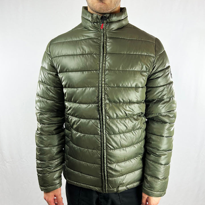Deadstock Geographical Norway Casbrick quilted puffer jacket in khaki. Geographical Norway logo to upper sleeve. Zip pockets to front. Zip closure to jacket. Padded. Packable lightweight jacket. - Materials: Polyester - Colour: Khaki Brand New with Tags - Size on Tag: Medium Measurements: Pit to Pit: 21 Inches Length: 27.5 Inches