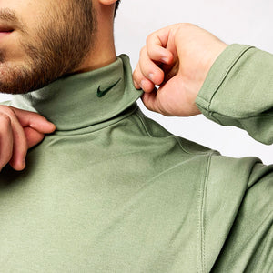 Y2k Deadstock Vintage Nike Turtle Neck Top in Green with embroidered nike swoosh logo on neck. Colour: Green Brand New with Tags Size on Tag: XS MEASUREMENTS: Pit to Pit: 18.5 INCHES Length: 28 INCHES All our items are of vintage conditions. This means some items may show signs of minor wear. Any major defects will be pictured and stated in the description