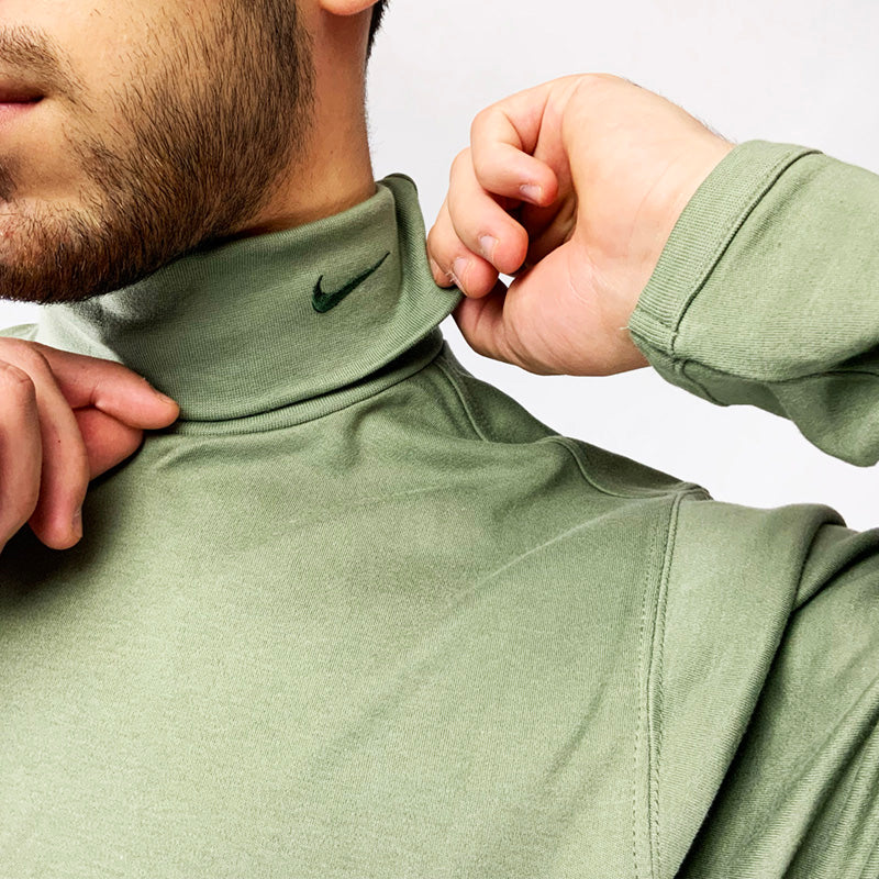 Y2k Deadstock Vintage Nike Turtle Neck Top in Green with embroidered nike swoosh logo on neck. Colour: Green Brand New with Tags Size on Tag: XS MEASUREMENTS: Pit to Pit: 18.5 INCHES Length: 28 INCHES All our items are of vintage conditions. This means some items may show signs of minor wear. Any major defects will be pictured and stated in the description