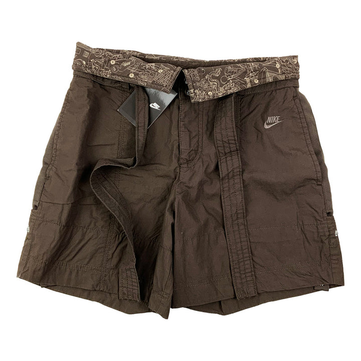 2006 Women's Deadstock Vintage Nike Shorts in Brown with Nike embroidered branding to front. Pockets on side for your essentials and pocket on back for your wallet or purse with zip closure. Adjustable drawstrings to waist. Colour: Brown Brand New with Tags  Size on Tag: 6 MEASUREMENTS:  Waist: GB 6 (Adjustable drawstrings)  Length: 14 INCHES  All our items are of vintage conditions. This means some items may show signs of minor wear. Any major defects will be pictured and stated in the description