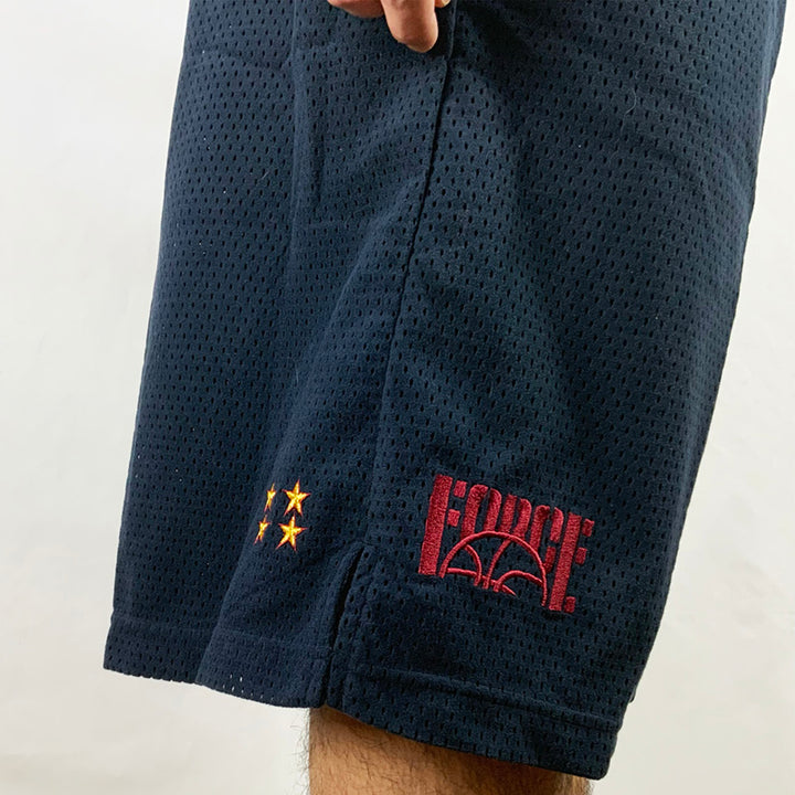 2006 Deadstock Vintage Nike FORCE Basketball Shorts in Navy Blue with embroidered Nike branding to side. White, Burgundy and Blue detailing. Mesh look. Adjustable drawstrings to waist. Colour: Navy Blue  Brand New with Tags  -  Size on Tag: Medium  Measurements:  Length: 24 Inches  Waist: GB 31/33 Adjustable drawstrings  All our items are of vintage conditions. This means some items may show signs of minor wear. Any major defects will be pictured and stated in the description