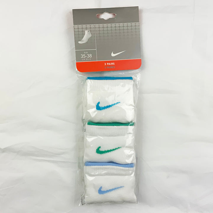 3 Per Pack Y2k Women's Deadstock Vintage Nike Sports Socks in White. Socks has 3 different coloured Nike Swoosh. Blue swoosh, green swoosh and light blue swoosh Colour: White  Brand New with Tags -  SIZE ON TAG: 2.5 - 5  All our items are of vintage conditions. This means some items may show signs of minor wear. Any major defects will be pictured and stated in the description