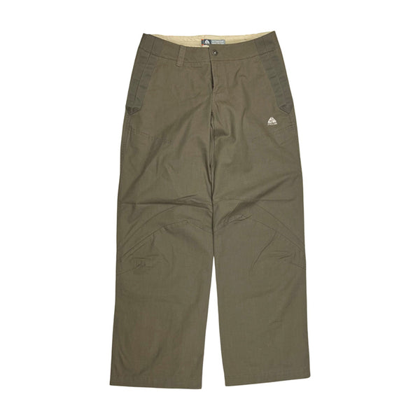 Y2K Women's Deadstock Vintage Nike ACG Cargo Trousers in brown. Embroidered Nike ACG branding. Low rise. Pockets to front and back. Straight leg. - Materials:  70% Organic Grown Cotton 30% Polyester - Colour: Brown Brand New with Tags